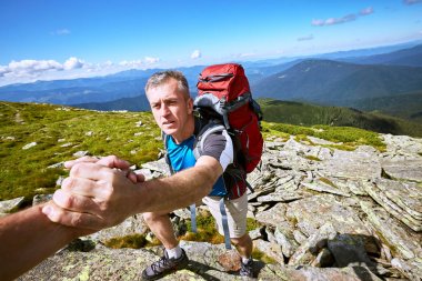 Yardım, destek ve tehlikeli bir durumda m yürüyüş için yardım