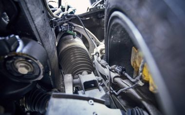 Tamir ve hizmet üstünde belgili tanımlık makine.