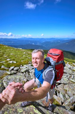 Yardım, destek ve tehlikeli bir durumda m yürüyüş için yardım
