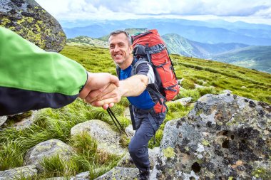 Yardım, destek ve tehlikeli bir durumda m yürüyüş için yardım