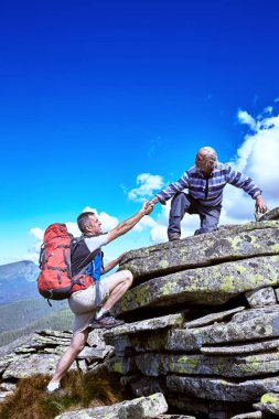 Yardım, destek ve tehlikeli bir durumda m yürüyüş için yardım