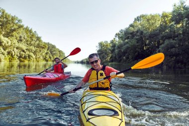 Yaz aylarında nehir Kano gezisinde.