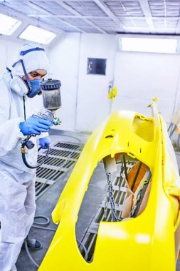 Araba parçaları sarı hizmet boyama.