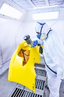 Araba parçaları sarı hizmet boyama.