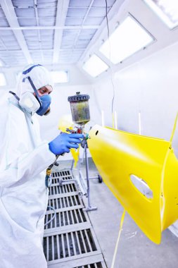 Araba parçaları sarı hizmet boyama.