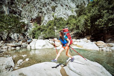 Yaz aylarında, bir sırt çantası ile dolaşmak canyon gidebilirsin.