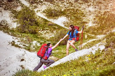 Bir yardım eli yüksek dağlarda yaz zammını.