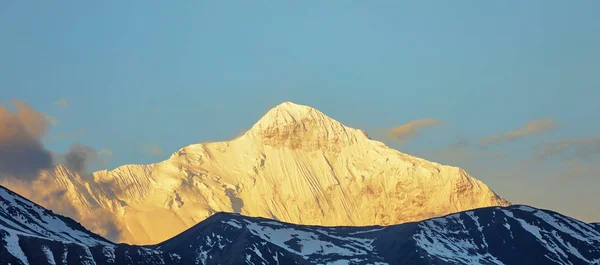 Hermoso Paisaje Las Montañas Con Picos Nevados Las Montañas Del — Foto de Stock