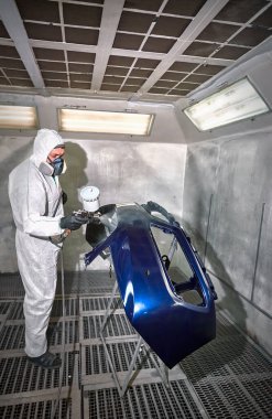 Kazadan sonra arabanın boyama elementleri maviye boyanmış..