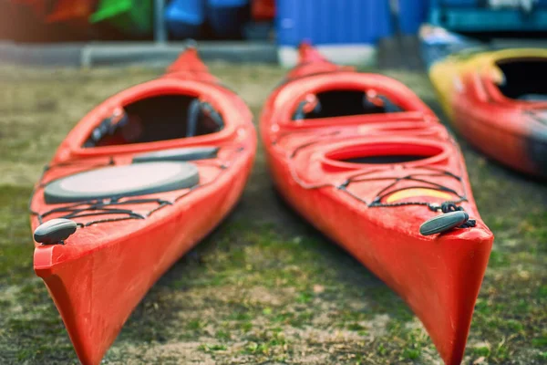 Mit Dem Kajak Auf Dem Fluss Zeitigen Frühling — Stockfoto