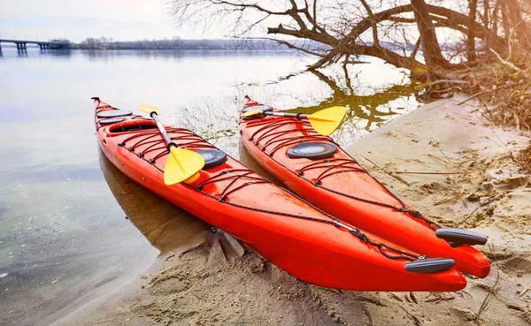 Kayak Lungo Costa Nel Primo Pomeriggio Primavera — Foto Stock