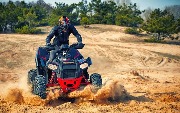 Krachtige Quad Bike Racing Het Moeilijke Zand Zomer — Stockfoto