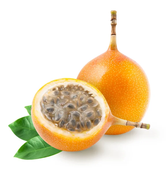 Granadilla oder Grenadia Maracuja isoliert — Stockfoto