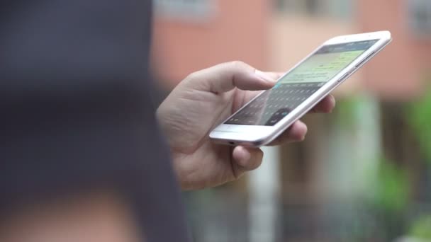 Boy's hand  chatting on whatsapp — Αρχείο Βίντεο