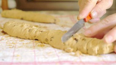  strudel dilimleri kesme bıçağı ile el