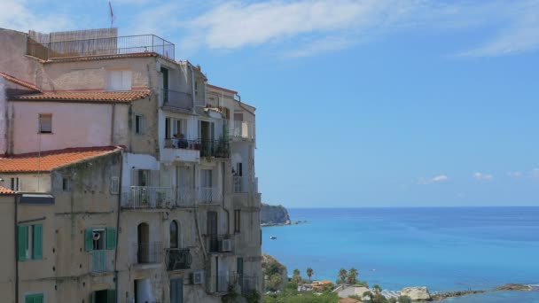 View of the blue sea by ancient buildings — Stock video