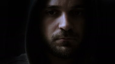 Karanlıkta hoodie Hacker