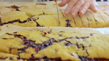 aşçı iyice strudel keser