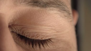 Yeşil göz bir de kamera-makro benzeyen adam odaklanmak