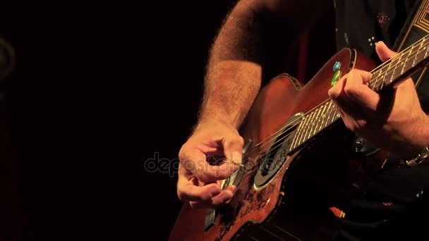 Guitarist plays guitar during concert — Stock Video