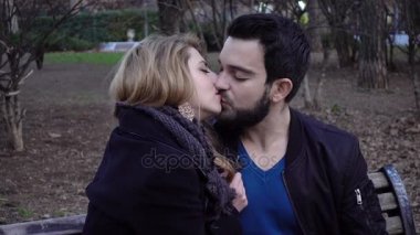 tutku parkta severler arasında
