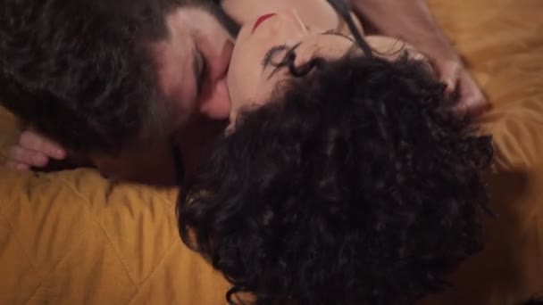 Mulher de sexo profundo em seus pensamentos durante o sexo com namorado — Vídeo de Stock