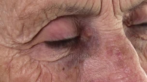 Very old woman wrinkled eye — Stock Video