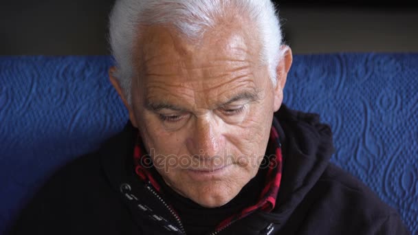 Portrait of sad and proud old man, indoor — стоковое видео