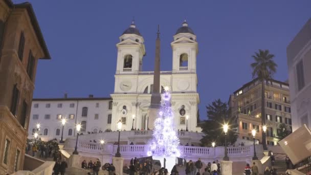 Suggestiv utsikt över Trinit dei Monti under jul - Rom, Italien, 22 december, — Stockvideo