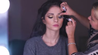 maskara sette güzel kadındaki ettiğini makyaj sanatçısı