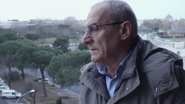 Sad ihtiyar terasta, intihar düşünce depresif