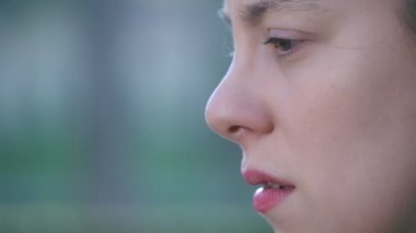  dalgın hüzünlü woman'profile açık