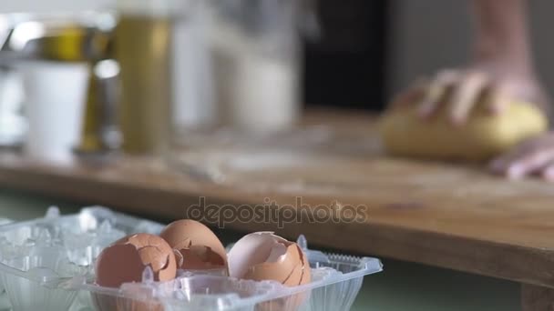 Woman hand bake the dough on wooden chopping board — Stock Video