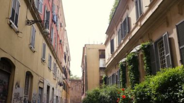 Roma'da San Lorenzo küçük bir sokak ısmarlayarak