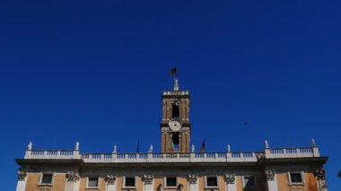 Capitoline Tepesi, Roma Senatosu sarayda çan kulesi