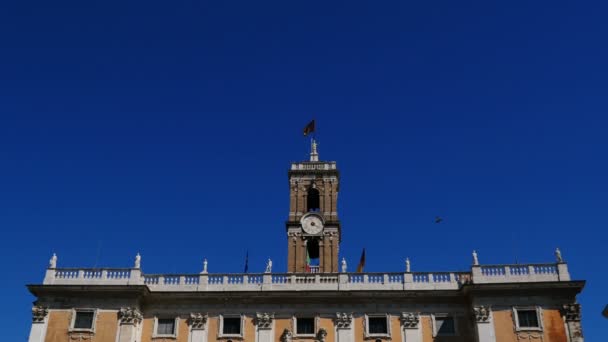 The bell tower of the Senate Palace at the Capitoline Hill, Rome — Stock Video