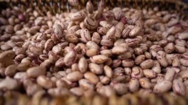 sepet - yavaş hareket içine taze fasulye düşmek