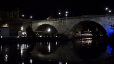 Roma, İtalya, müstehcen görünümü ışıklı bir yerde nehir tevere '
