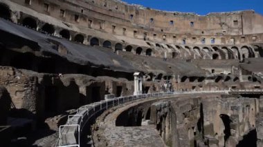 Güzel görünümü içinden Colosseum Roma, İtalya