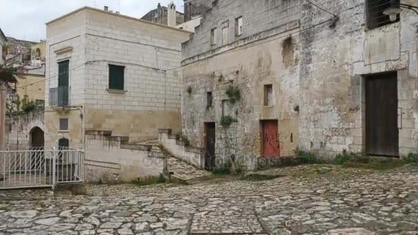 Objevování starověké rohy steady cam Matera, Itálie. — Stock video