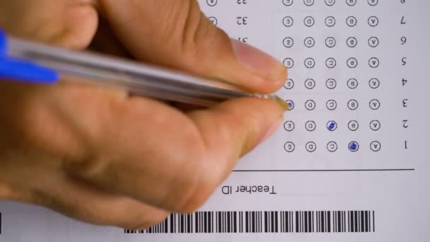 Beantwoorden van een multiple-choice test: examen, Test, scoorde — Stockvideo