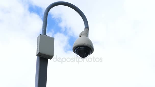 Meravigliosa telecamera di sicurezza in città — Video Stock