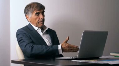 Sinirli iş adamı portresi