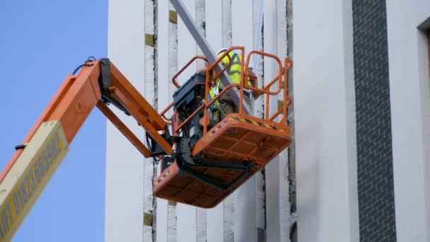 在平台上建设工人 — 图库视频影像