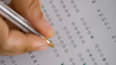 Öğrencinin avuç test derler