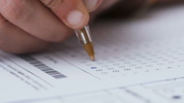 bir çoktan seçmeli test doldurma yakın çekim