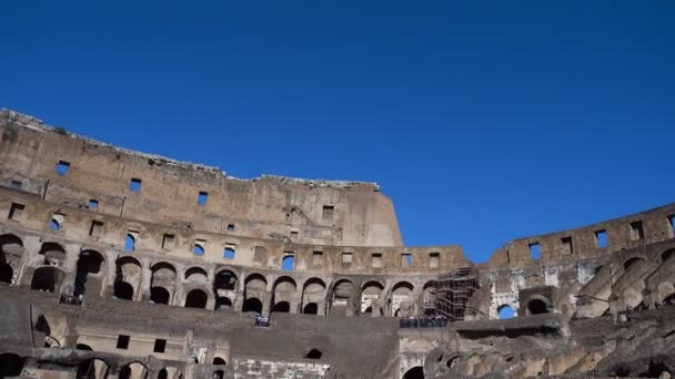Hermosa vista del Coliseo desde el interior- Roma, Italia — Vídeos de Stock