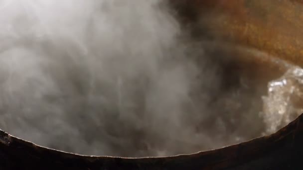 大きな鍋に沸騰水 — ストック動画