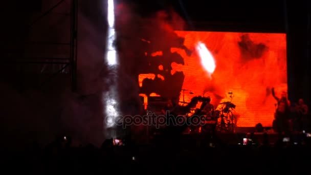 Retrato de concierto de rock en vivo — Vídeo de stock
