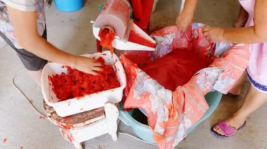 Ev yapımı domates'ın sos yapımında